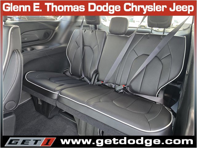 New 2026 Chrysler Pacifica Limited w/ Uconnect Theater Family Group FWD image 14