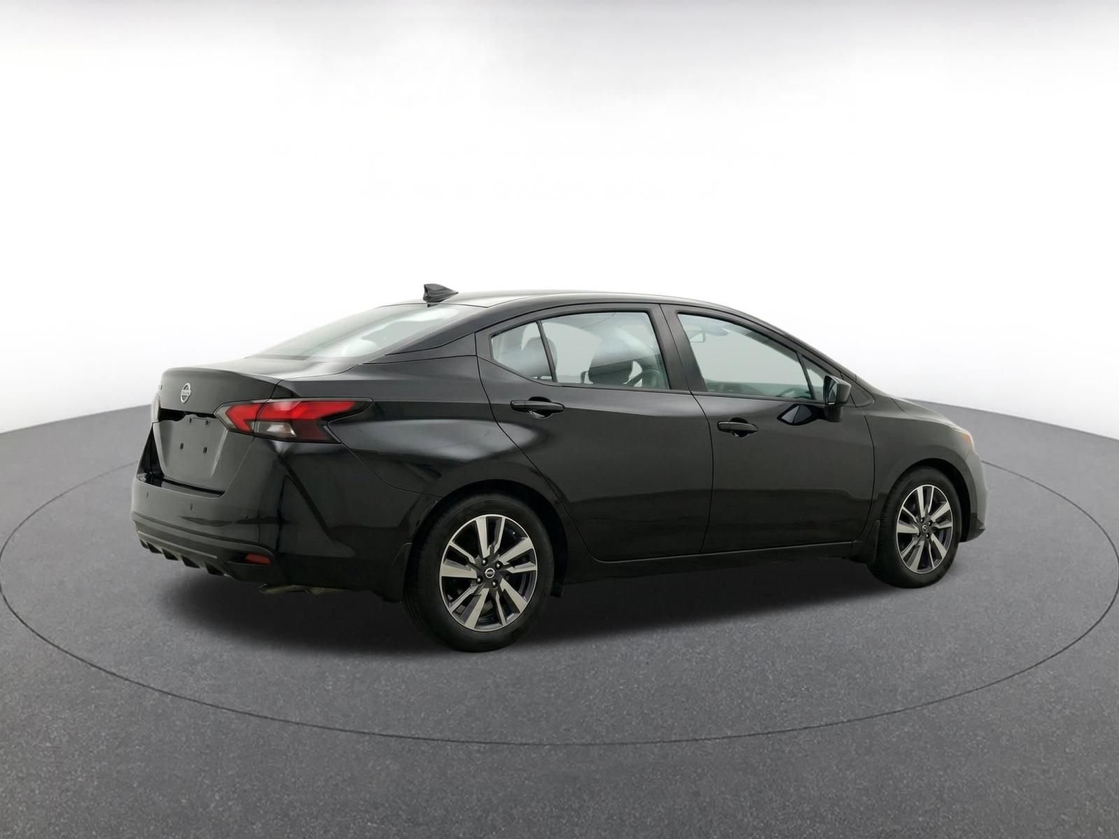 Used 2025 Nissan Versa SV FWD image 9