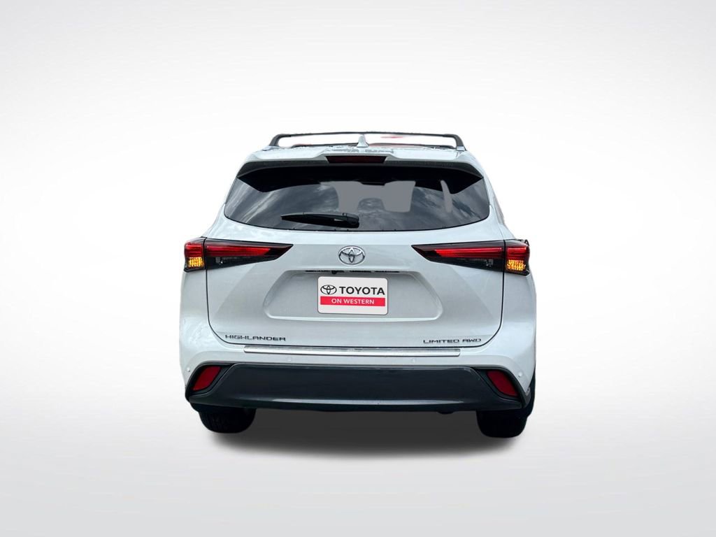 New 2025 Toyota Highlander Limited image 4