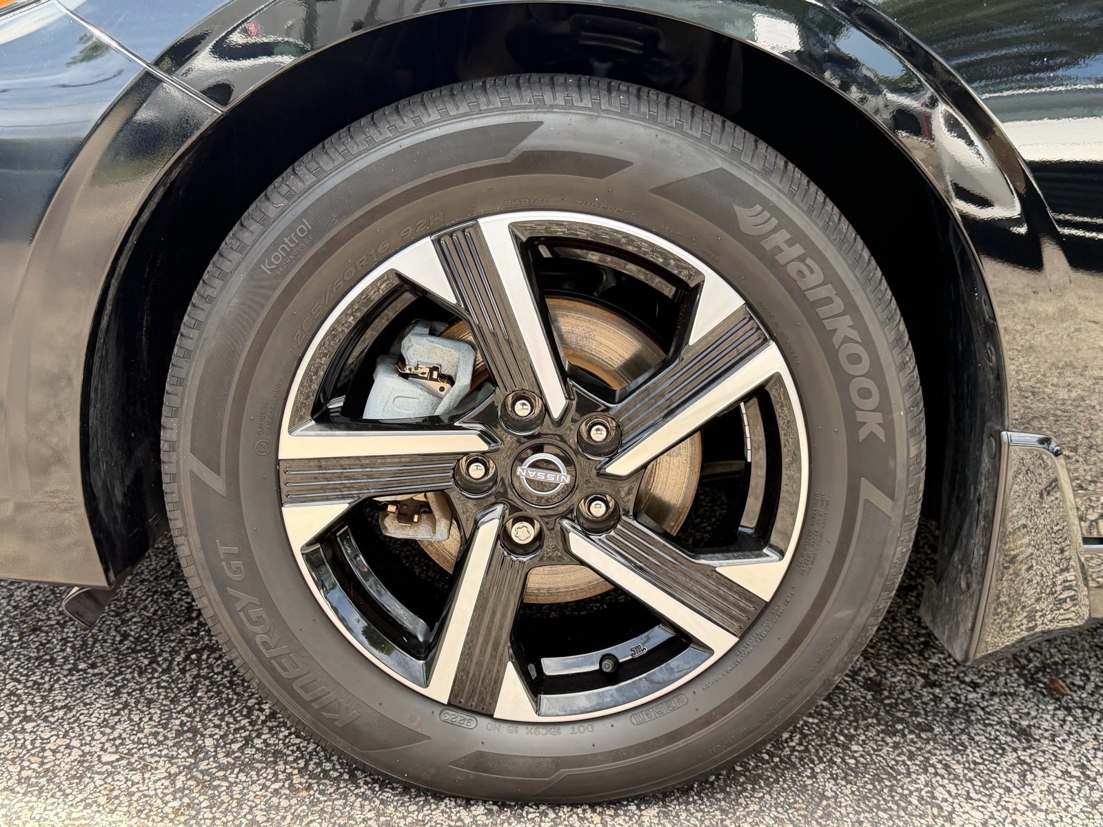 Used 2024 Nissan Sentra SV w/ All-Weather Package FWD image 9