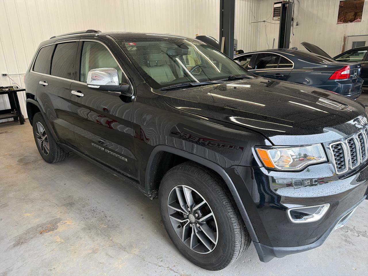Used 2018 Jeep Grand Cherokee Limited AWD/4WD image 8