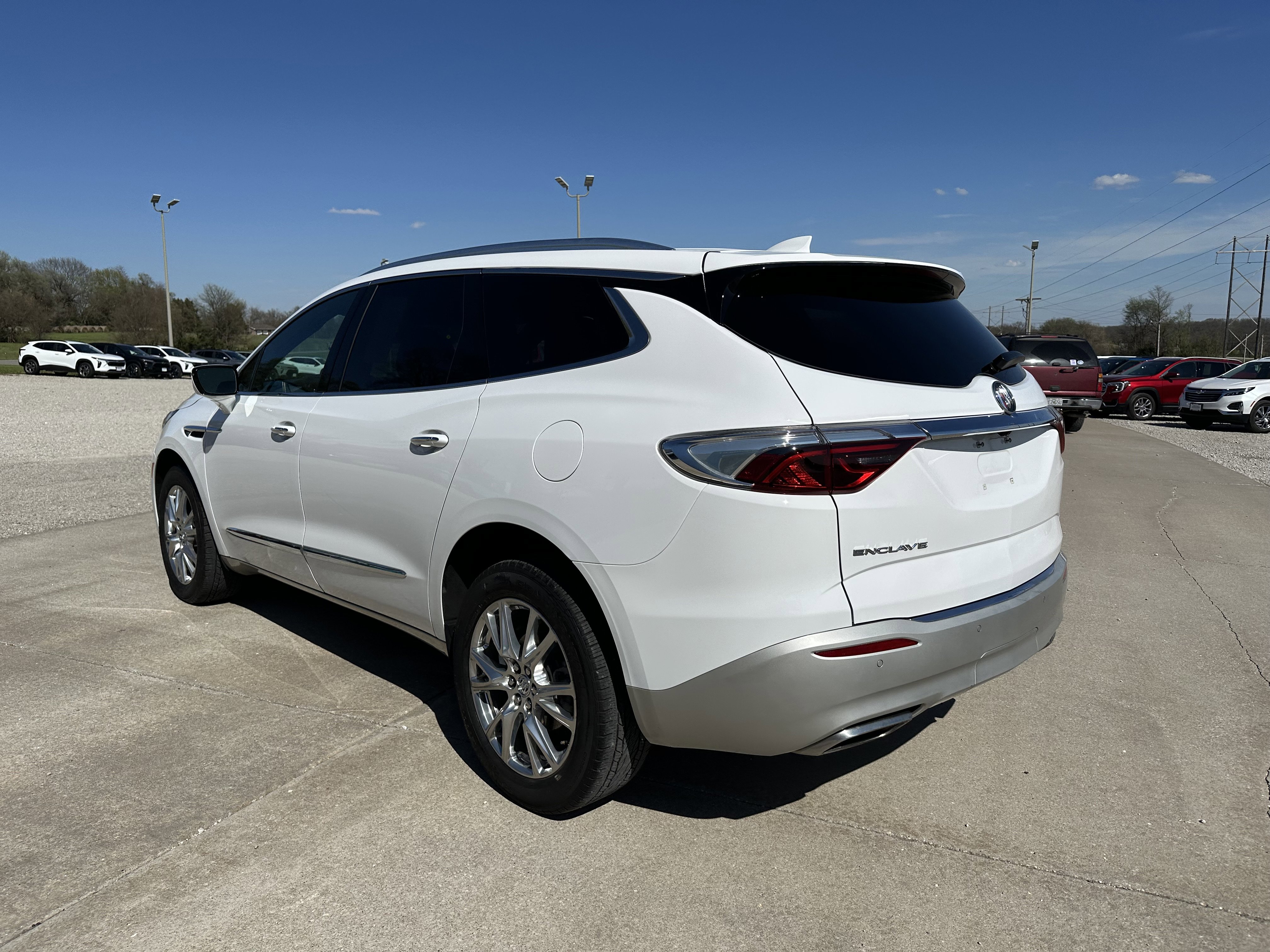 Used 2023 Buick Enclave Essence w/ Experience Buick Package FWD image 5