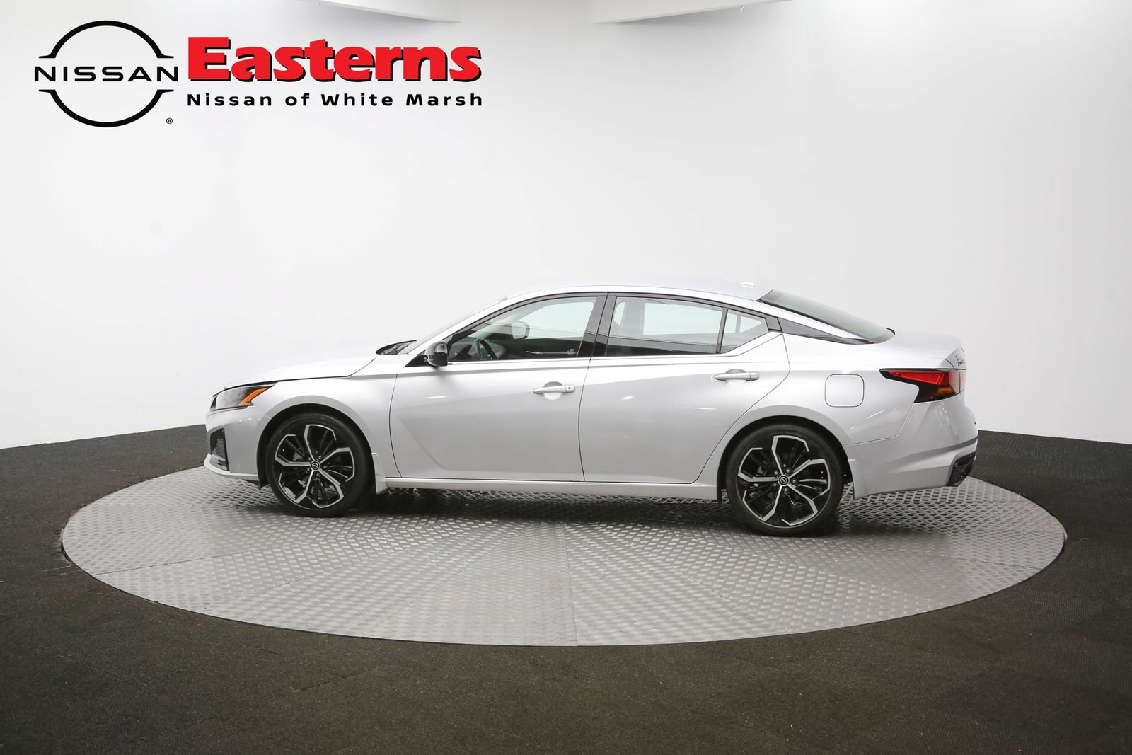 Used 2023 Nissan Altima 2.5 SR FWD image 56