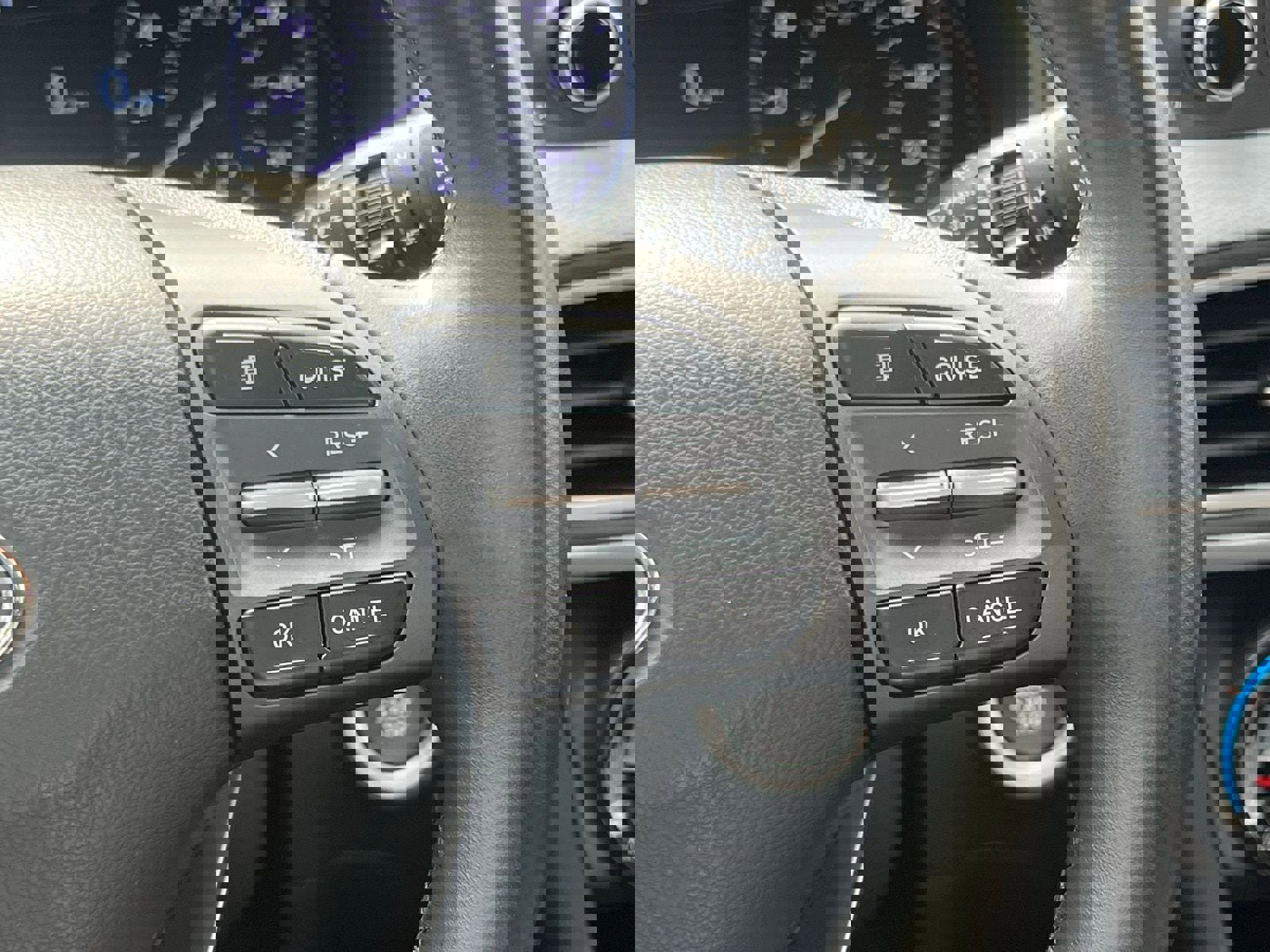 Used 2018 Hyundai Kona SEL w/ SEL Tech Package 02 FWD image 28