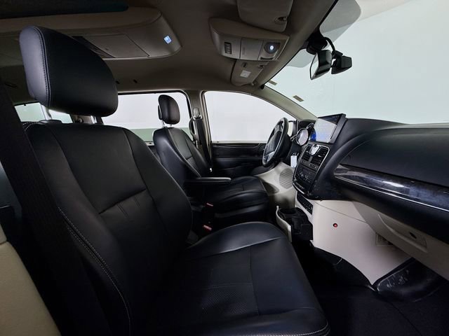 Used 2011 Chrysler Town & Country Touring-L w/ Entertainment Group #2 FWD image 24