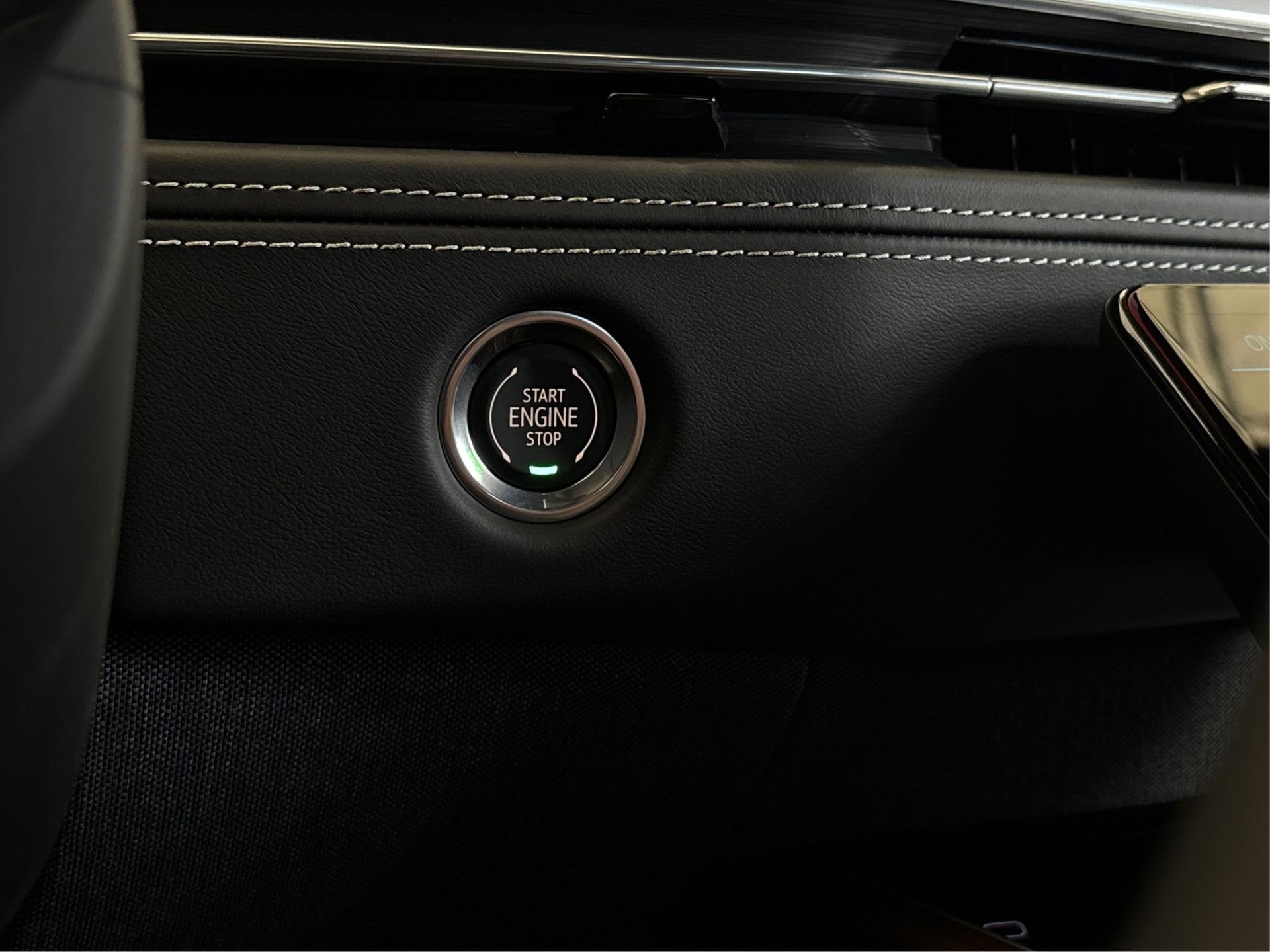 New 2026 Cadillac Escalade ESV Platinum Sport w/ LPO, ONYX Package image 28