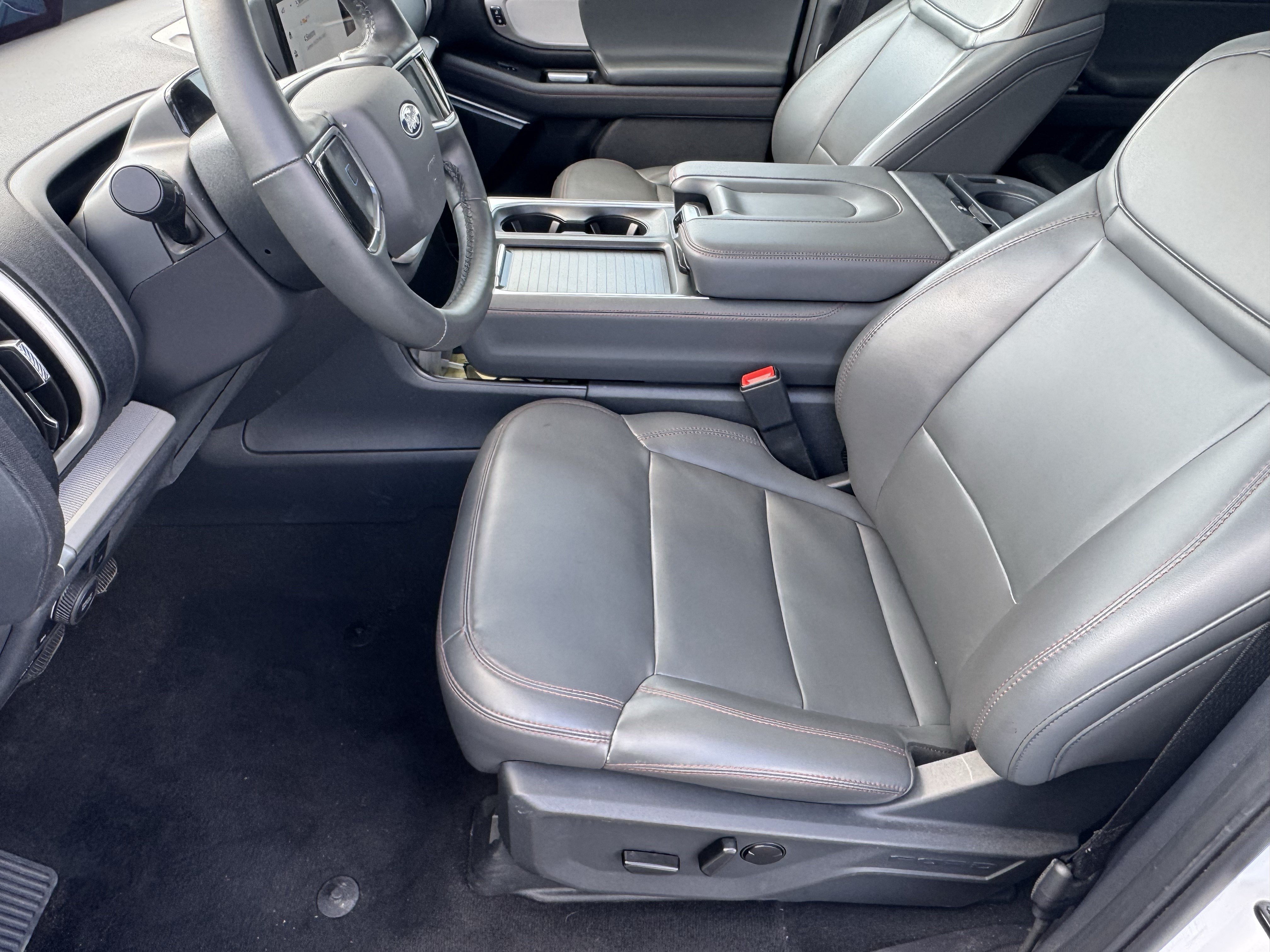 Certified 2025 Ford Expedition Active AWD/4WD image 9