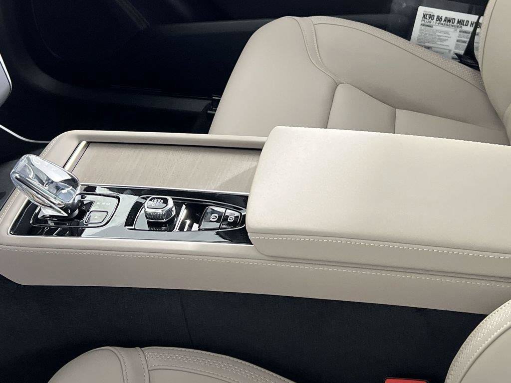Certified 2026 Volvo XC90 B6 Plus w/ Protection Package Premier AWD/4WD image 21
