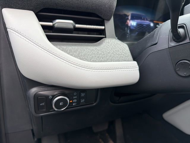 Used 2025 Ford Explorer Platinum w/ Ultimate Package image 7