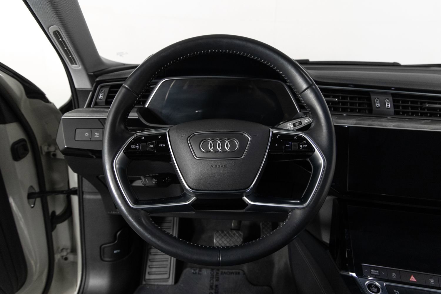 Used 2021 Audi e-tron Premium w/ Convenience Plus Package image 28