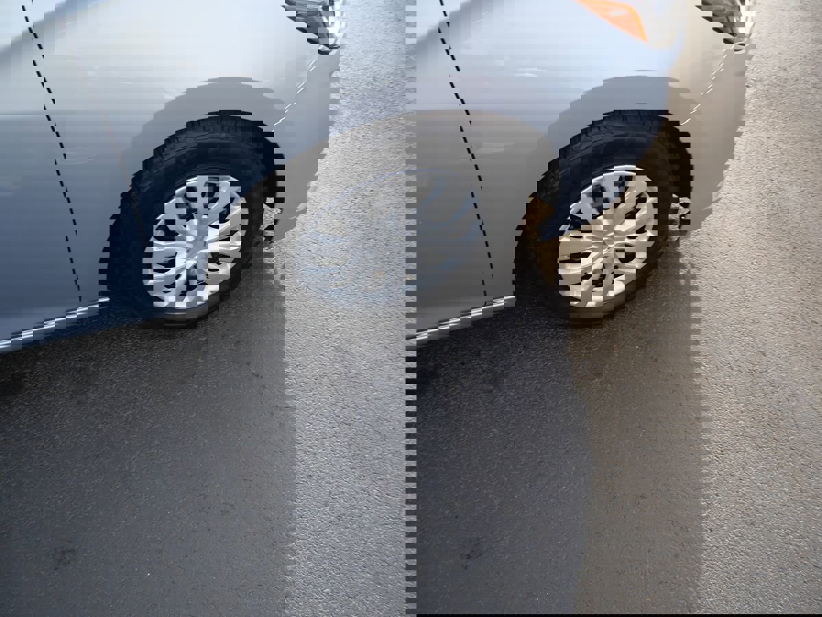 Used 2017 Chevrolet Cruze LS image 34