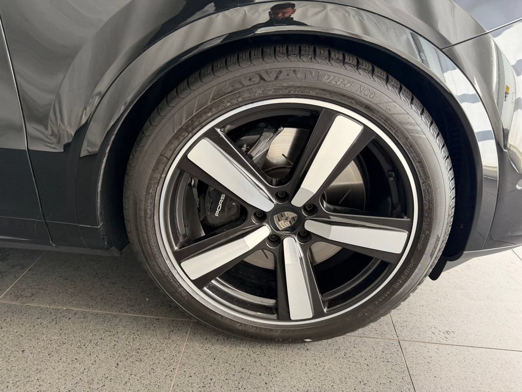 Certified 2025 Porsche Cayenne Turbo AWD/4WD image 13