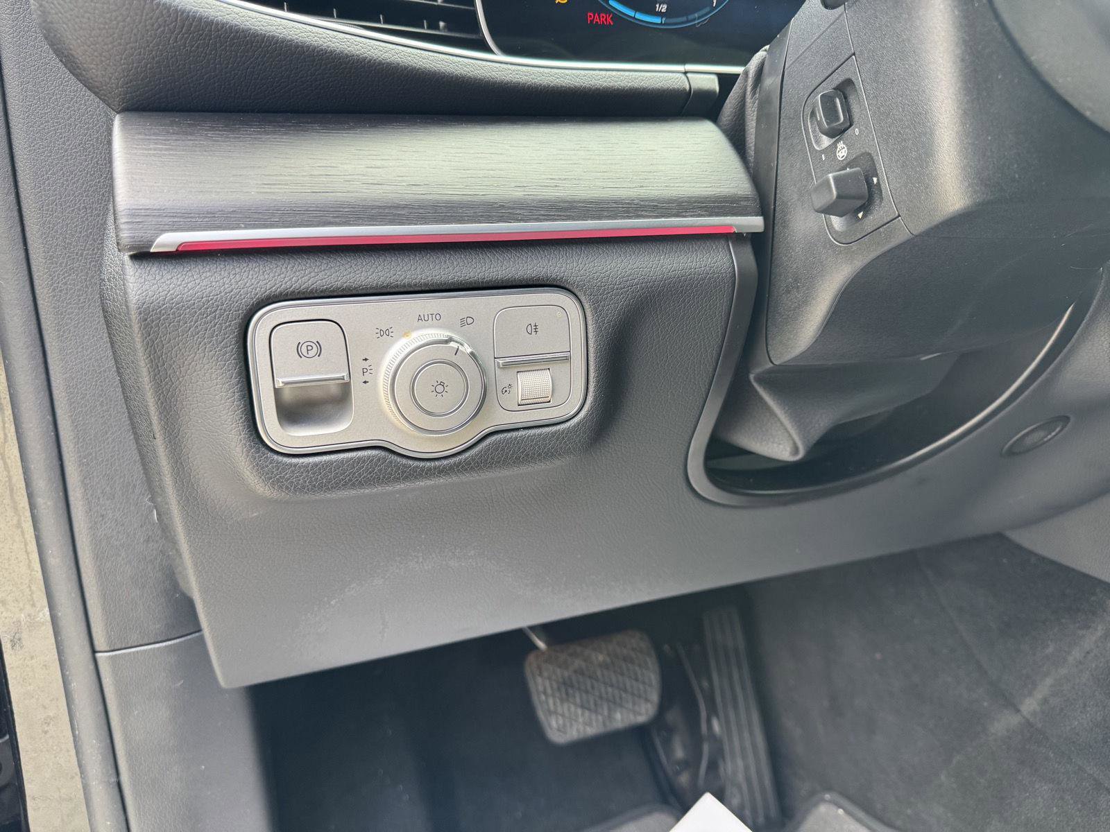 Certified 2022 Mercedes-Benz GLE 350 4MATIC w/ AMG Line Exterior image 6