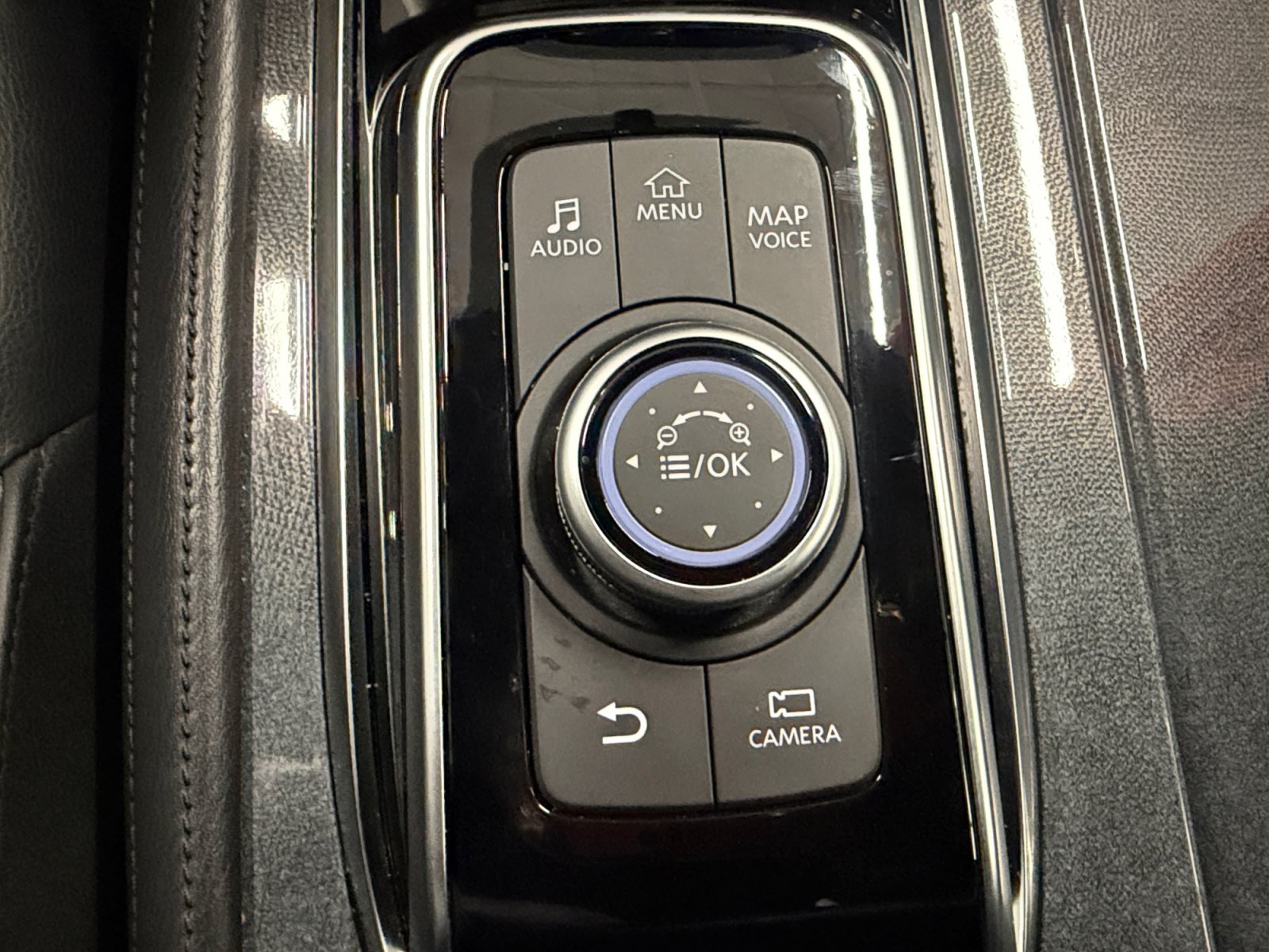 Used 2024 Nissan Armada SL w/ Midnight Edition Package RWD image 49
