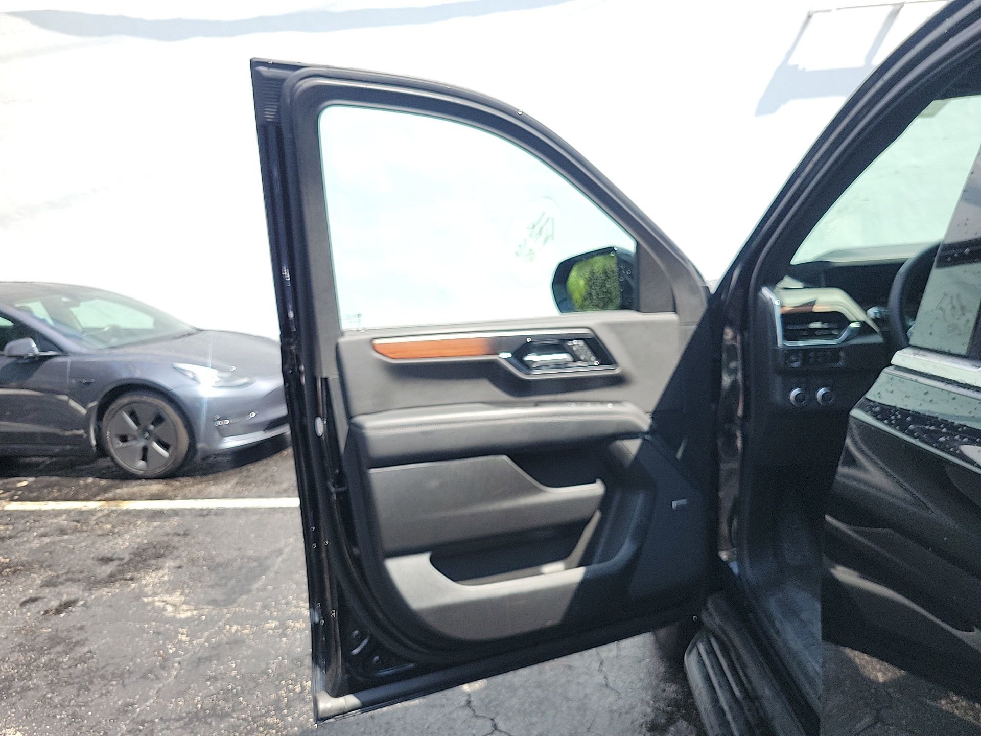 Used 2025 GMC Yukon Denali AWD/4WD image 25