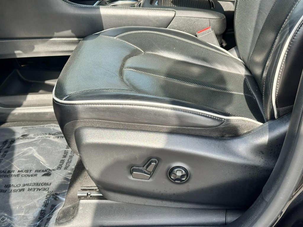 Used 2024 Chrysler Pacifica Premium image 20