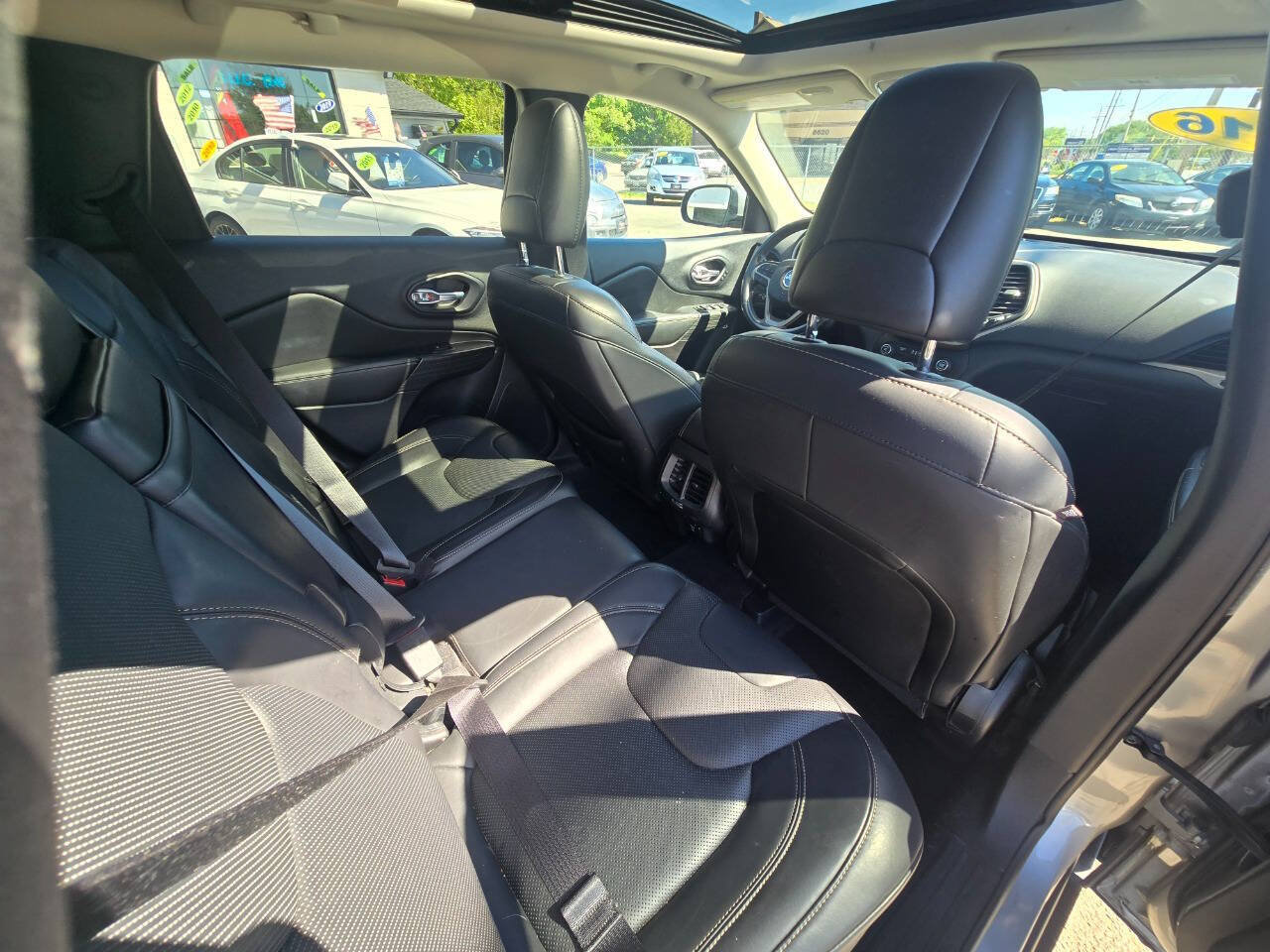 Used 2016 Jeep Cherokee Limited w/ Luxury Group AWD/4WD image 38