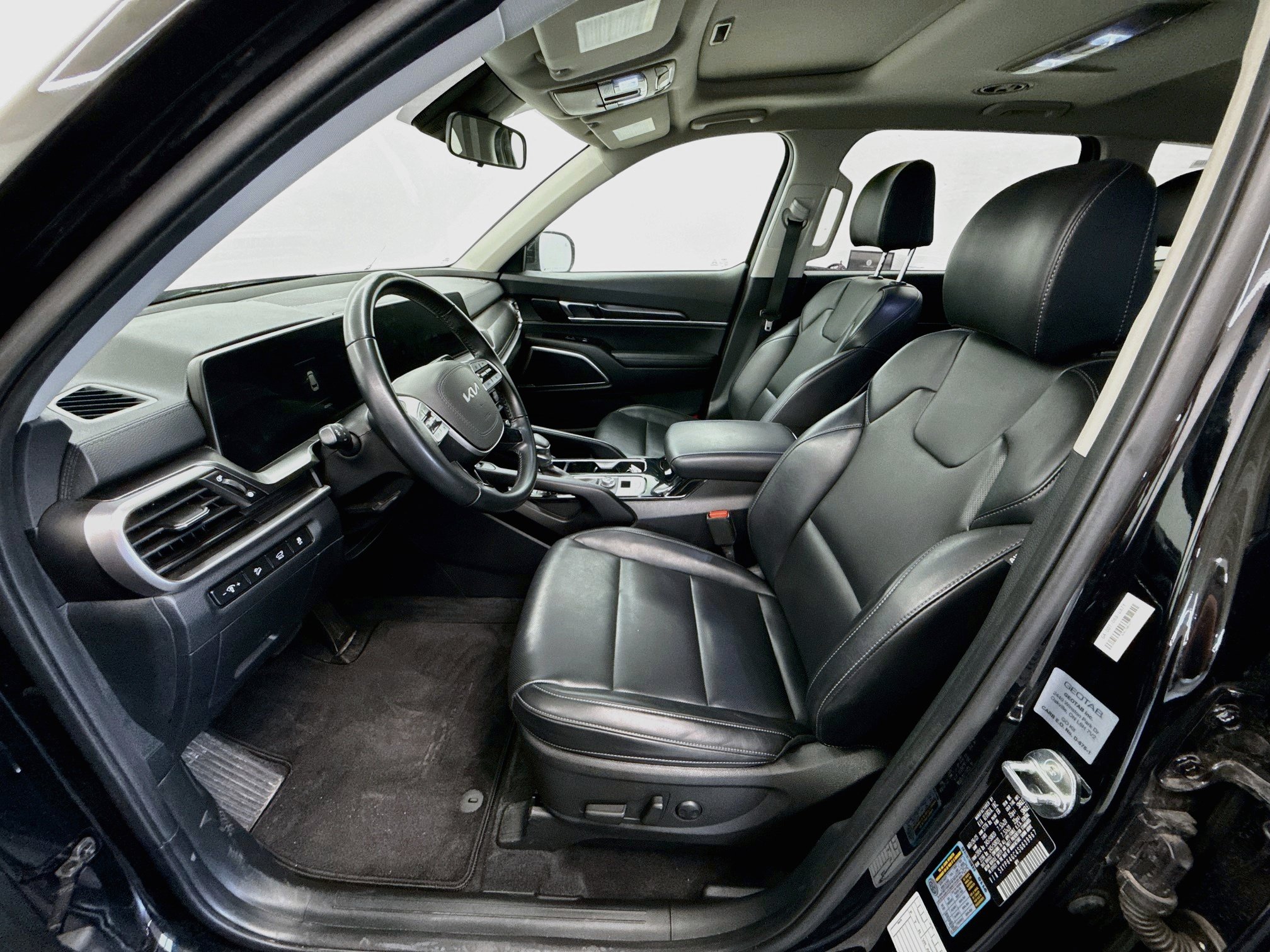 Used 2025 Kia Telluride S FWD image 12