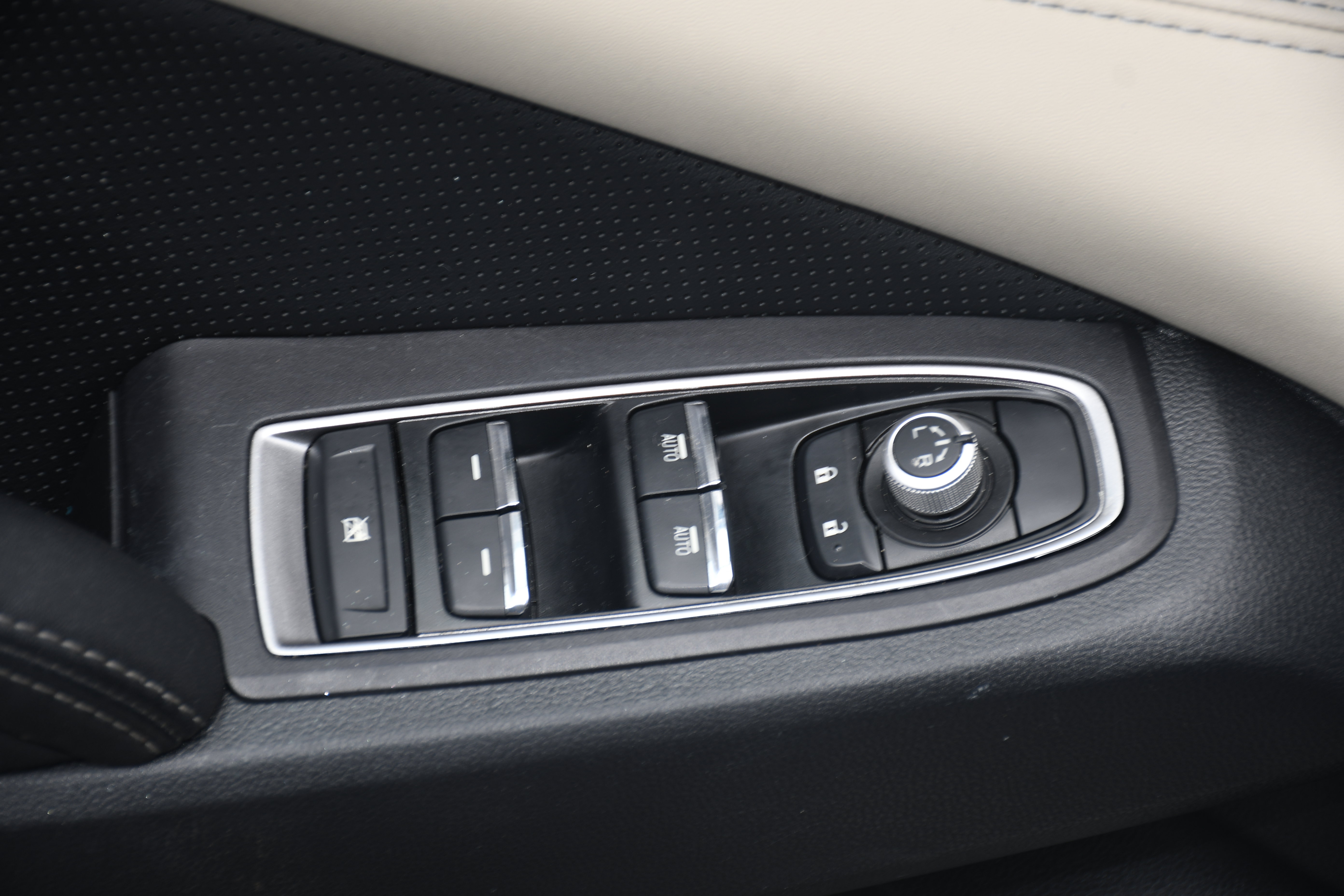 Used 2020 Subaru Ascent Limited w/ Technology Package AWD/4WD image 12