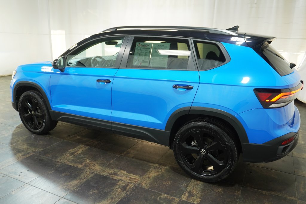 Used 2025 Volkswagen Taos SE AWD/4WD image 8