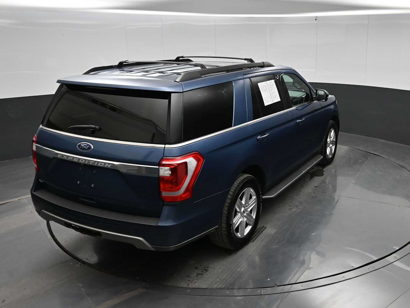 Used 2020 Ford Expedition XLT w/ Equipment Group 202A AWD/4WD image 29