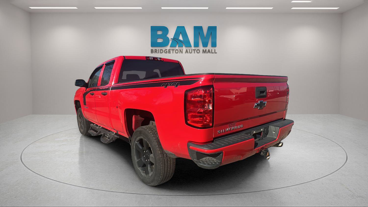 Used 2018 Chevrolet Silverado 1500 Custom w/ Custom Value Package image 5