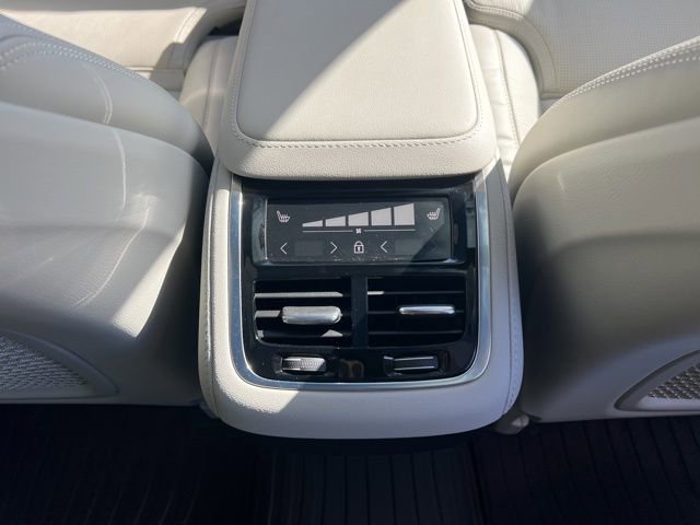New 2026 Volvo XC90 B6 Ultra w/ Lounge Package image 18