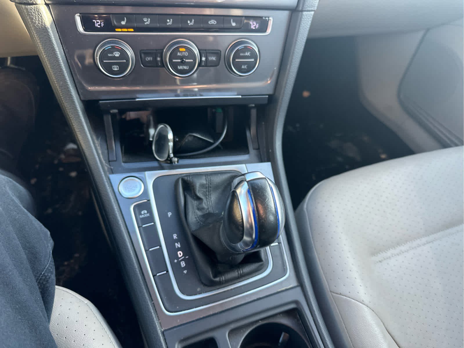 Used 2015 Volkswagen e-Golf SEL Premium image 10