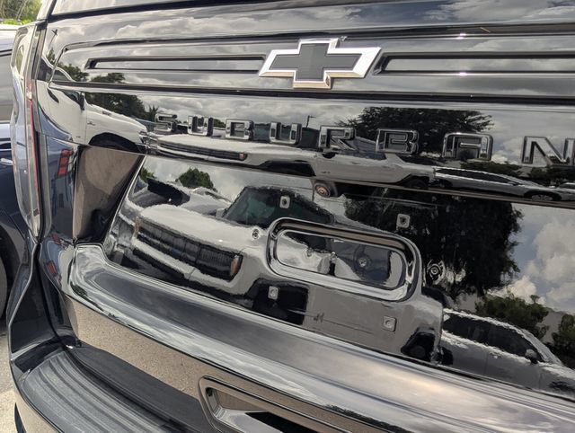 Used 2023 Chevrolet Suburban Z71 w/ Luxury Package AWD/4WD image 7