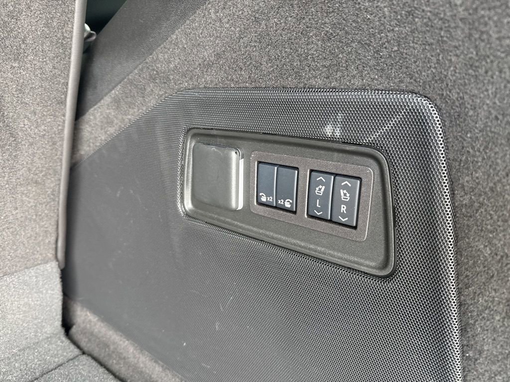 Used 2024 Cadillac Escalade Premium Luxury Platinum image 27