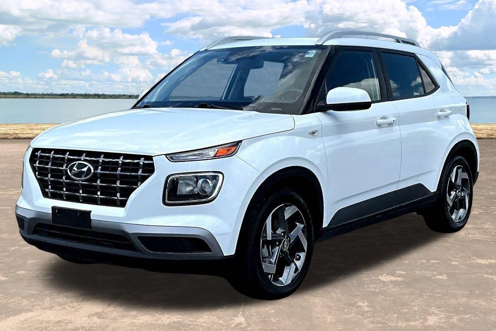 Used 2025 Hyundai Venue SEL FWD image 4