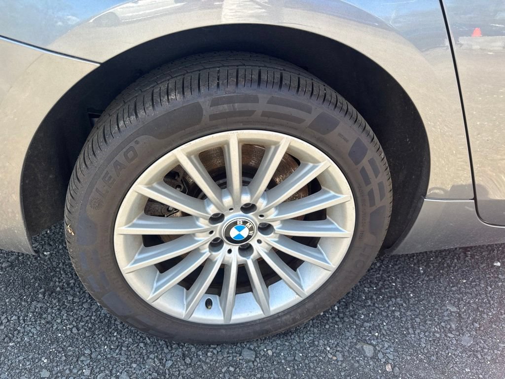 Used 2011 BMW 550i Gran Turismo xDrive AWD/4WD image 24