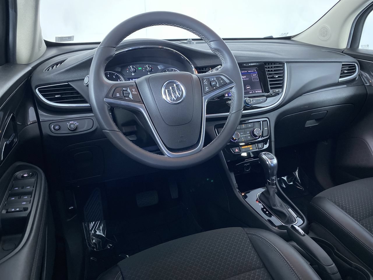 Certified 2022 Buick Encore Preferred w/ Safety Package AWD/4WD image 2