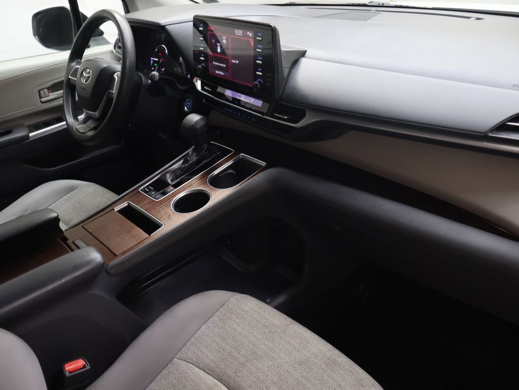 Used 2021 Toyota Sienna LE image 11