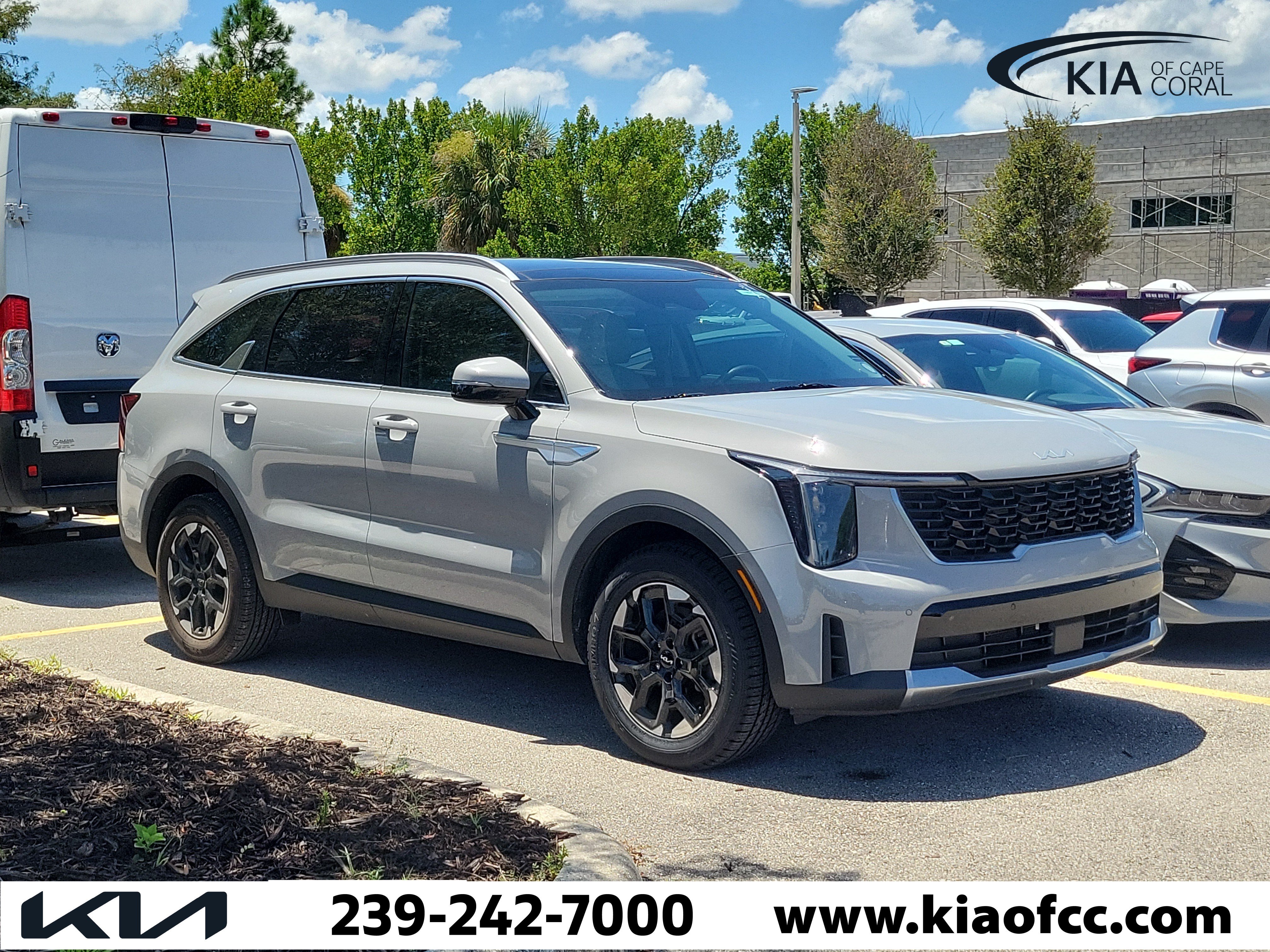 Certified 2025 Kia Sorento S w/ Panoramic Sunroof Package