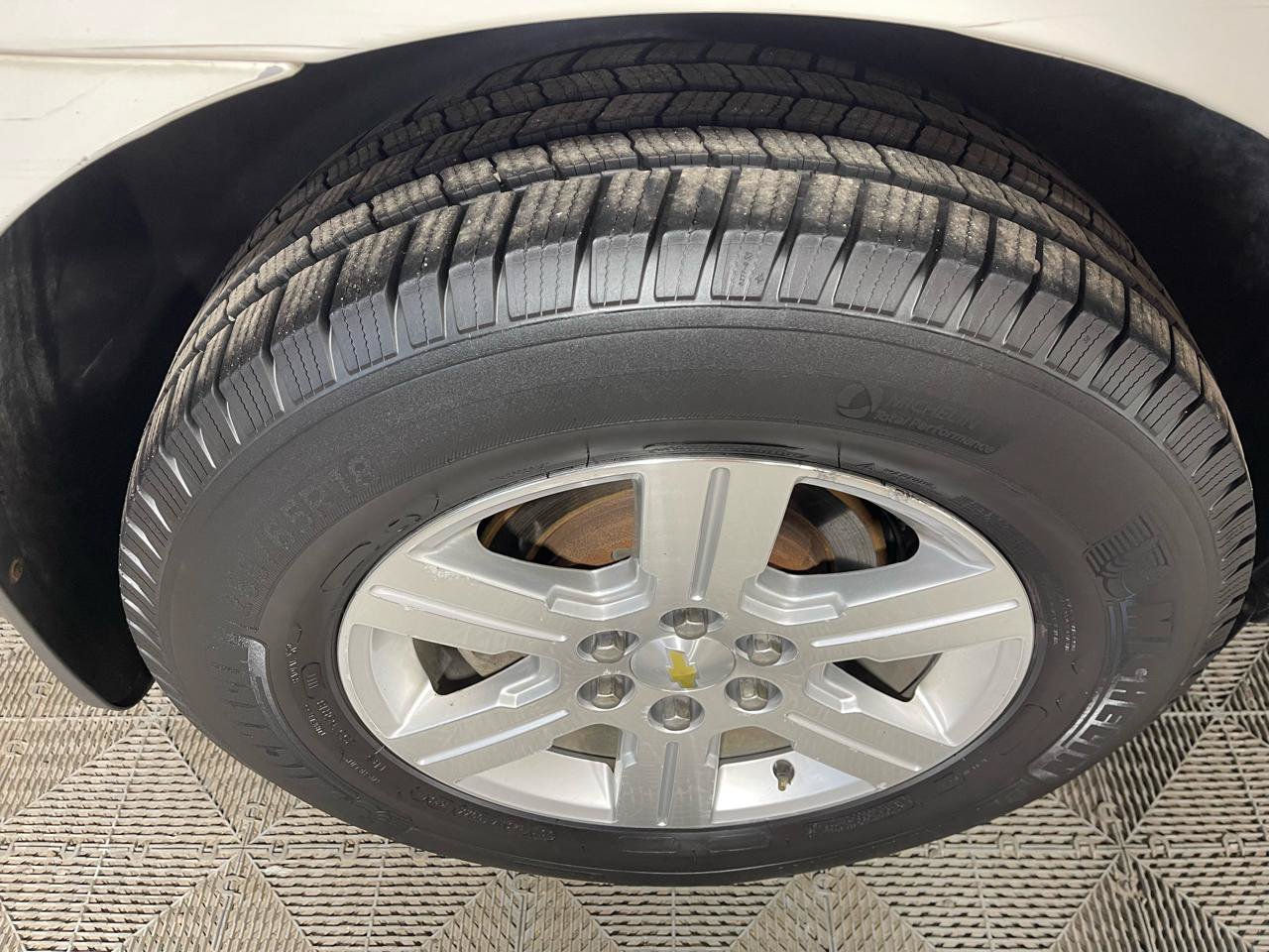 Used 2011 Chevrolet Traverse LT AWD/4WD image 18