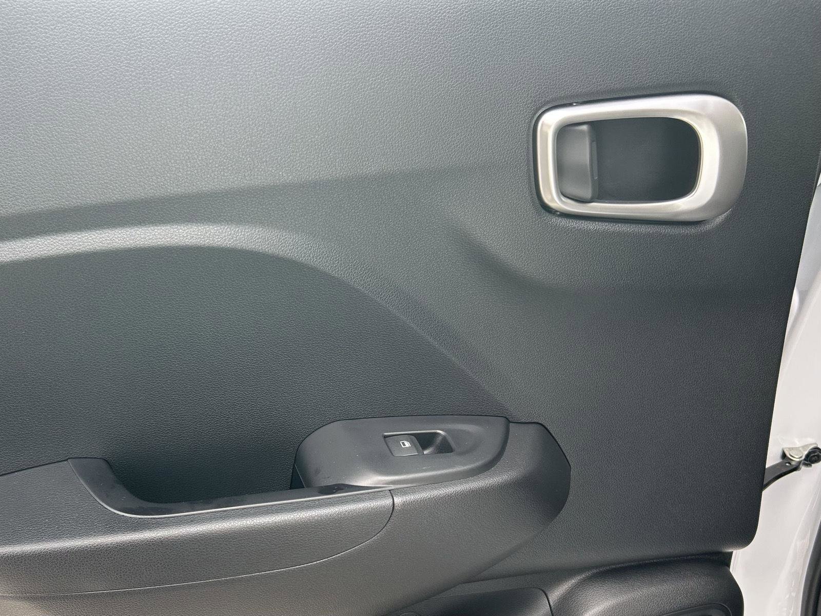 Certified 2024 Hyundai Venue SEL FWD image 13