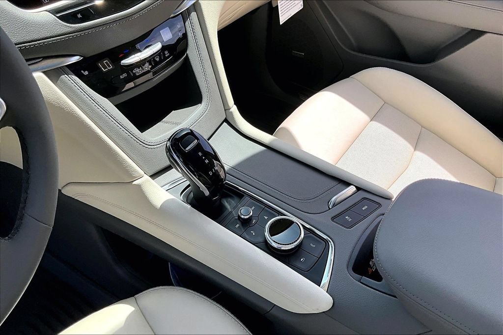 New 2026 Cadillac XT5 Premium Luxury w/ LPO, Floor Liner Package AWD/4WD image 8