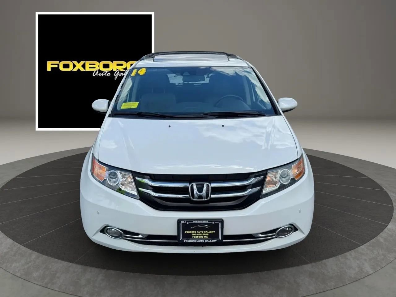 Used 2014 Honda Odyssey Touring Elite image 2