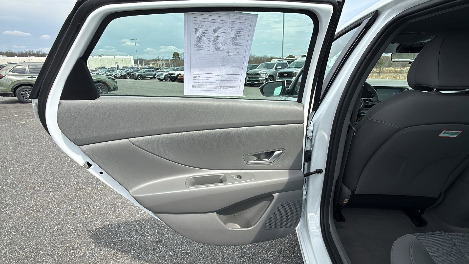 Used 2026 Hyundai Elantra SE FWD image 22