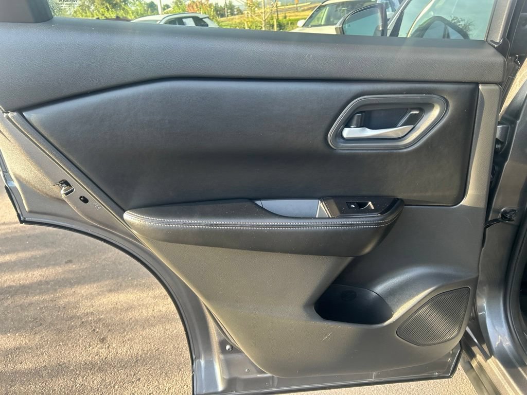 Used 2025 Nissan Rogue SV AWD/4WD image 16