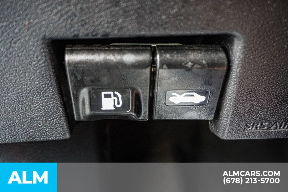 Used 2024 Nissan Versa SV FWD image 43