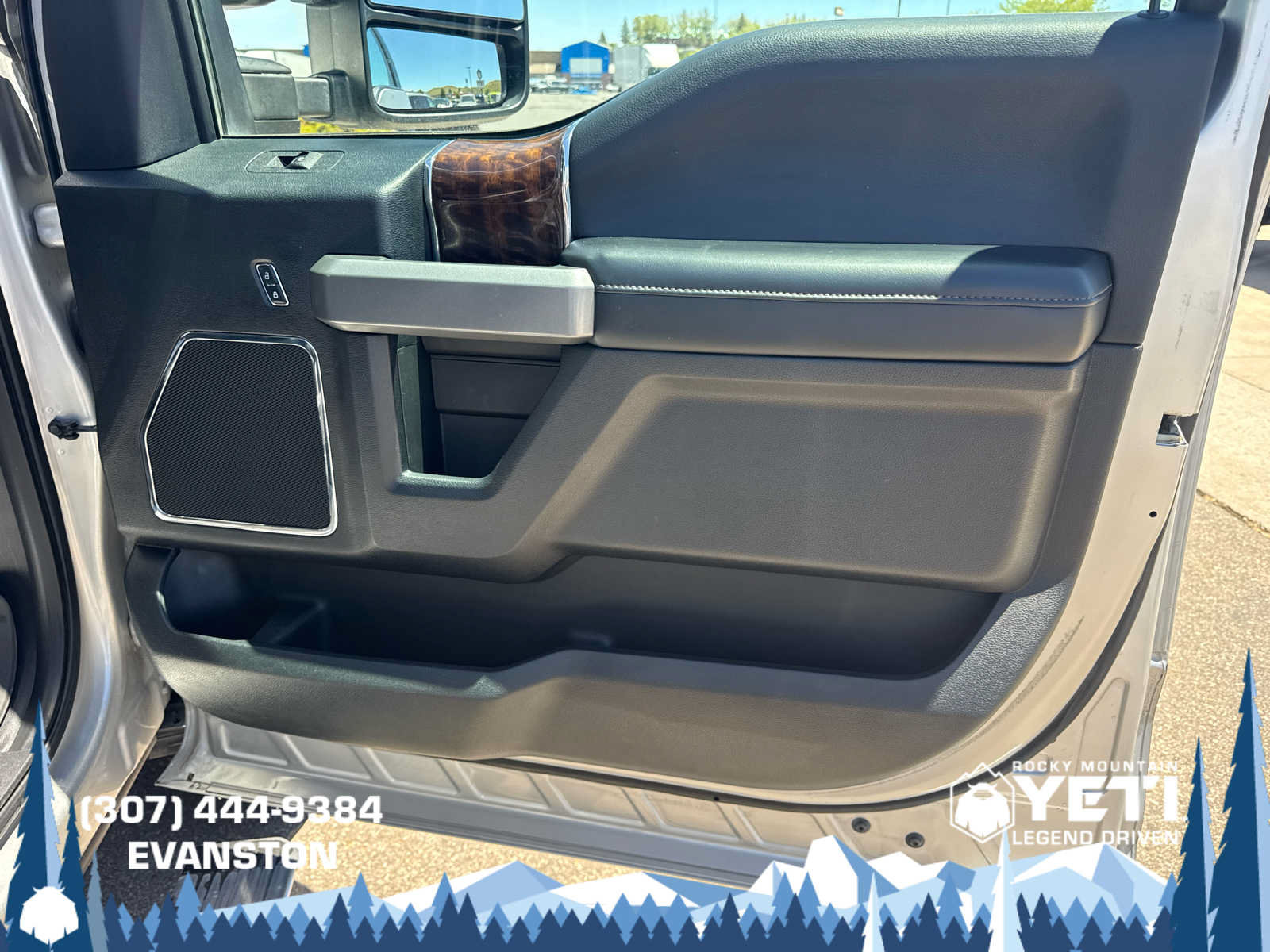 Used 2017 Ford F250 Platinum w/ Platinum Ultimate Package AWD/4WD image 16