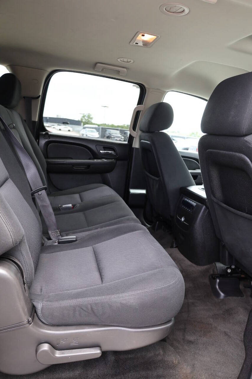 Used 2013 Chevrolet Suburban LS w/ Convenience Package 1 AWD/4WD image 16
