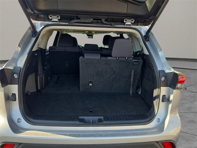 Used 2024 Toyota Highlander LE image 31