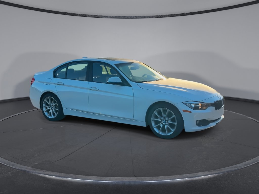 Used 2014 BMW 320i Sedan RWD image 2