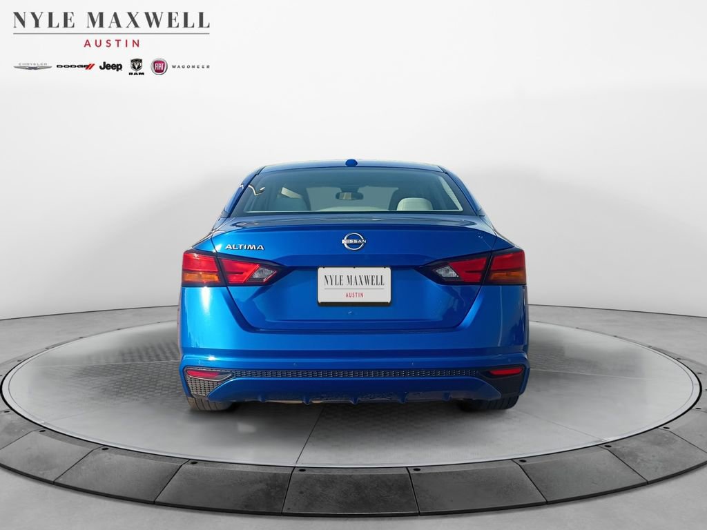 Used 2025 Nissan Altima 2.5 SV FWD image 15