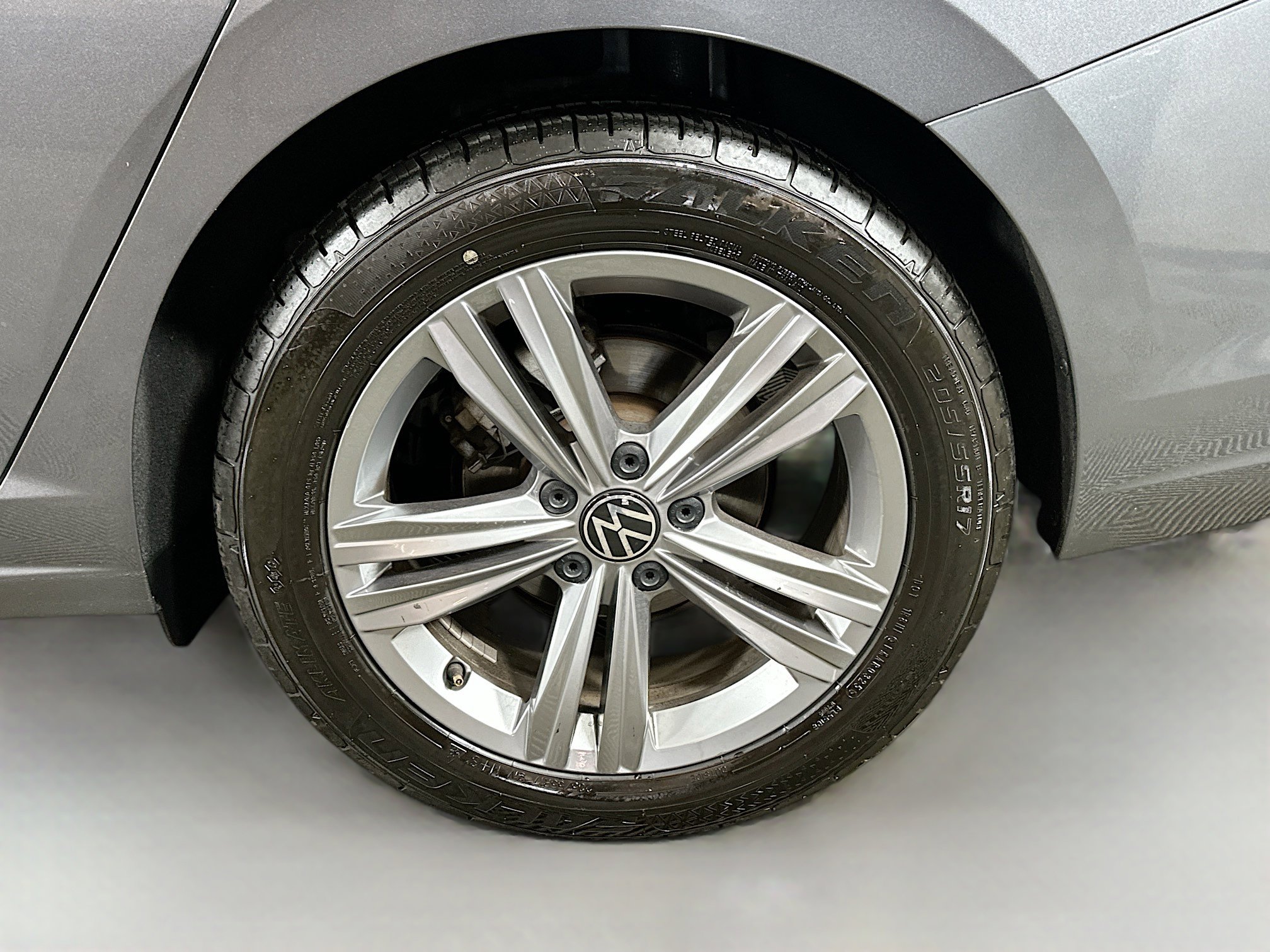 Used 2024 Volkswagen Jetta SE image 28