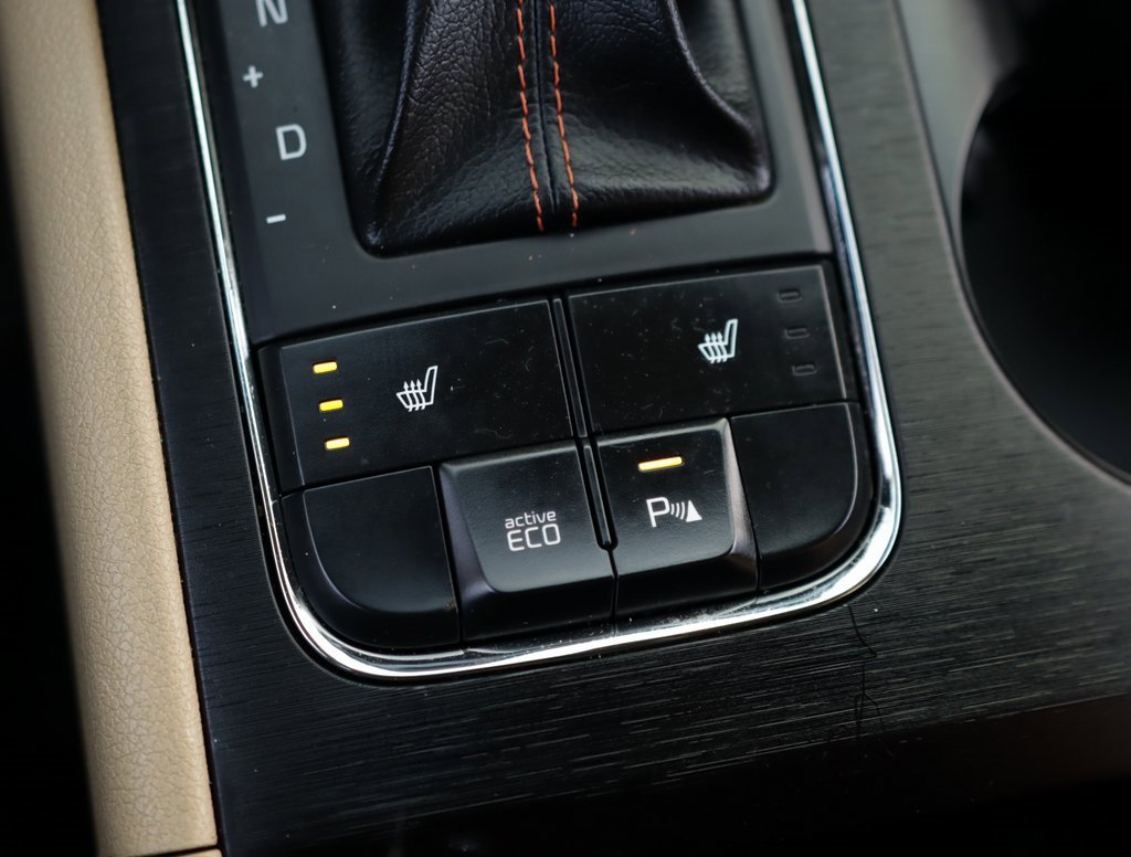 Used 2018 Kia Sedona LX w/ LX Essentials Premium Package image 16