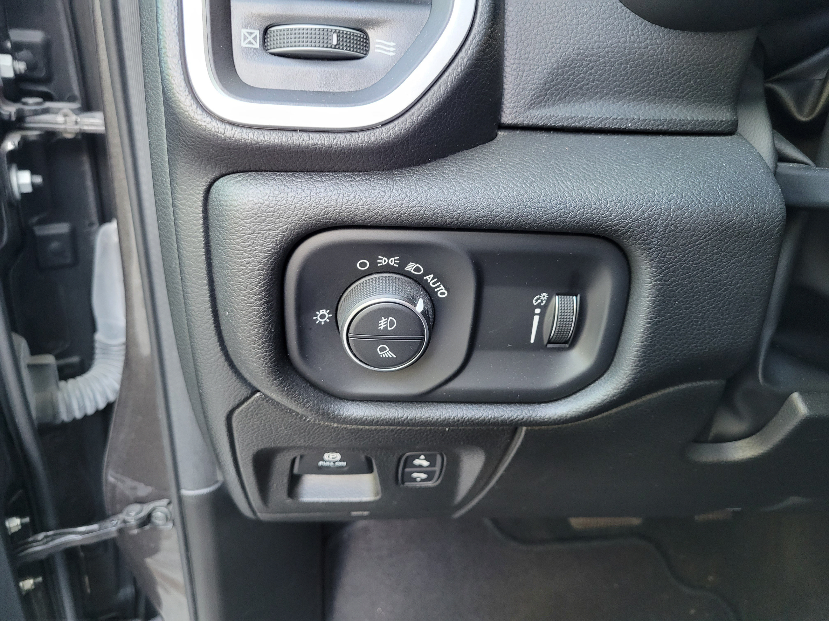 Used 2023 RAM 1500 Big Horn AWD/4WD image 25